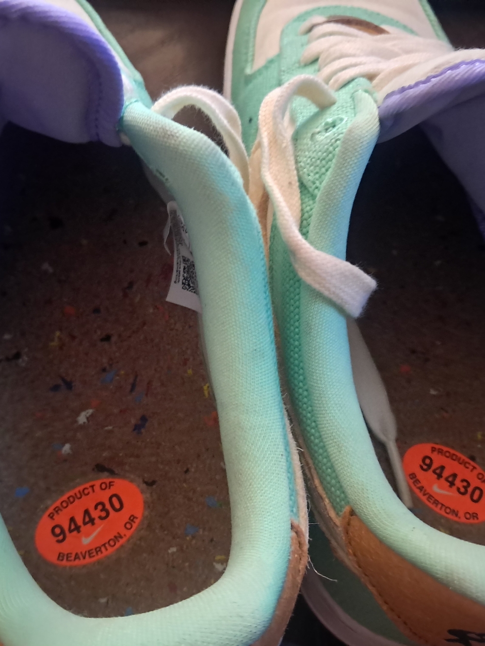 Nike Air Force 1s Low Top - Picture 3 of 5
